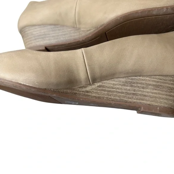 CL By Laundry Beige Wedge Pumps Size 8 Neutral Classic Minimalist Office Staple - Picture 11 of 11